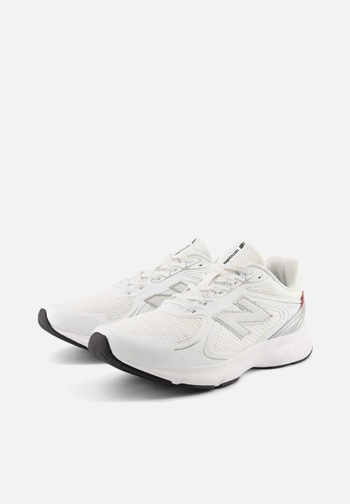 New Balance  - Fresh Foam Amaste - white