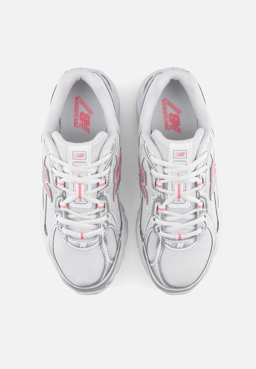 New Balance  - 740 Grade School