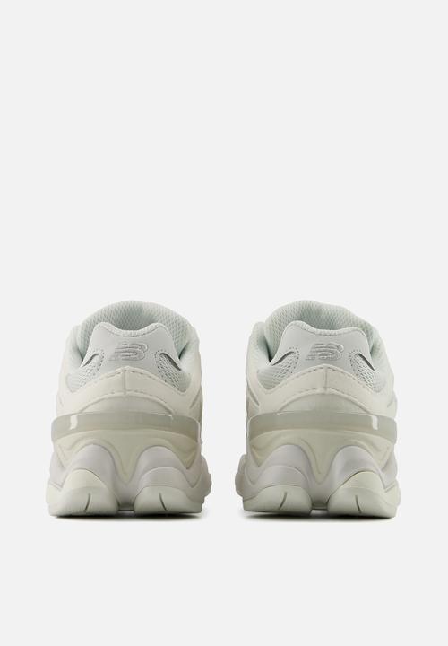 New Balance  - 9060 pre school