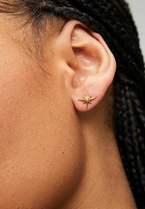 Zoe on Trend - Trendy organic star earrings  - gold