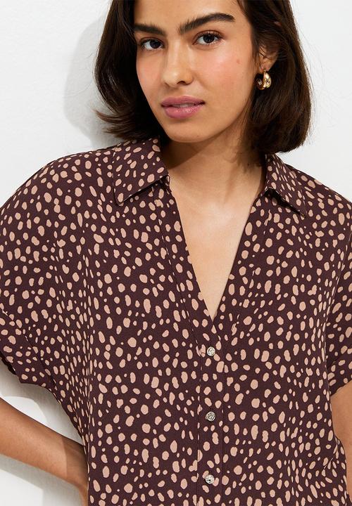 New Look - Relaxed Spot Print Short Sleeve Shirt - Brown