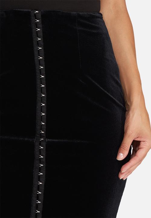Missguided - Velvet eyelet detail front longline midi skirt