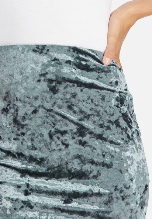 Missguided - Crushed velvet curve hem mini skirt