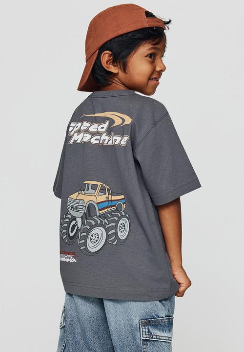 Cotton On - Essentials Graphic Short Sleeve Tee - Rabbit Grey/Speed Machine