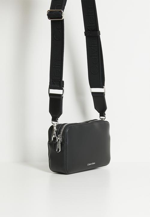 Calvin Klein - Webbing double strap camera bag - black / old silver