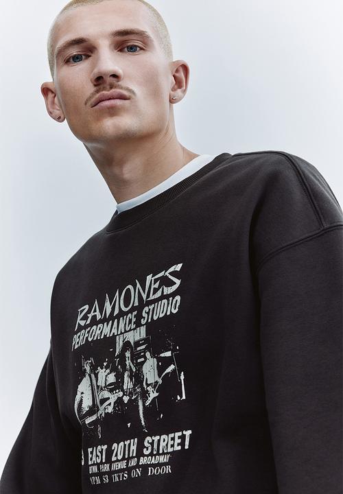 H&M - Loose fit sweatshirt - dark brown/ramones