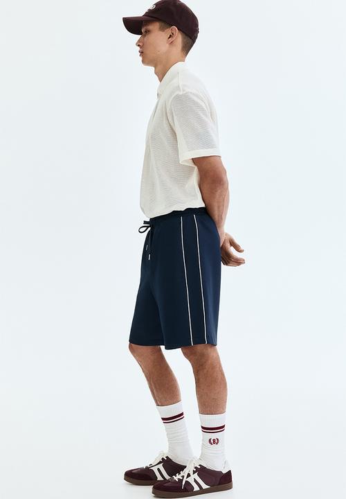 H&M - Relaxed fit shorts - dark blue/white