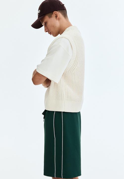 H&M - Relaxed fit shorts - green/white