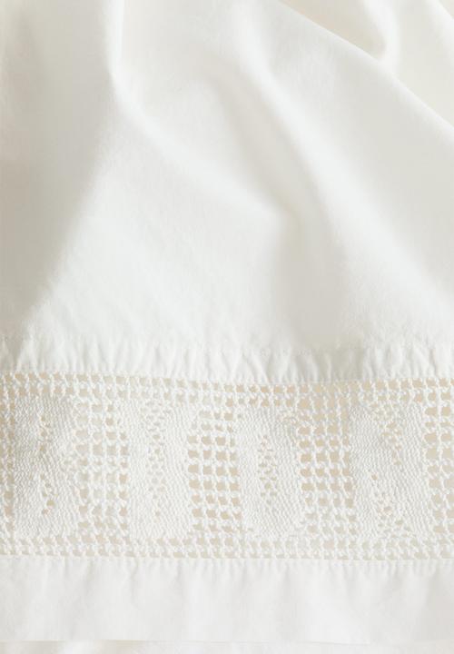 H&M - Lace-trimmed cotton tablecloth - white/buon appetito
