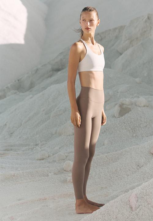 H&M - Sculptmove? high-waisted leggings - beige