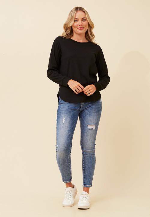Stella Morgan - Long Sleeve Scoop Hem Waffle Knit Top - Black