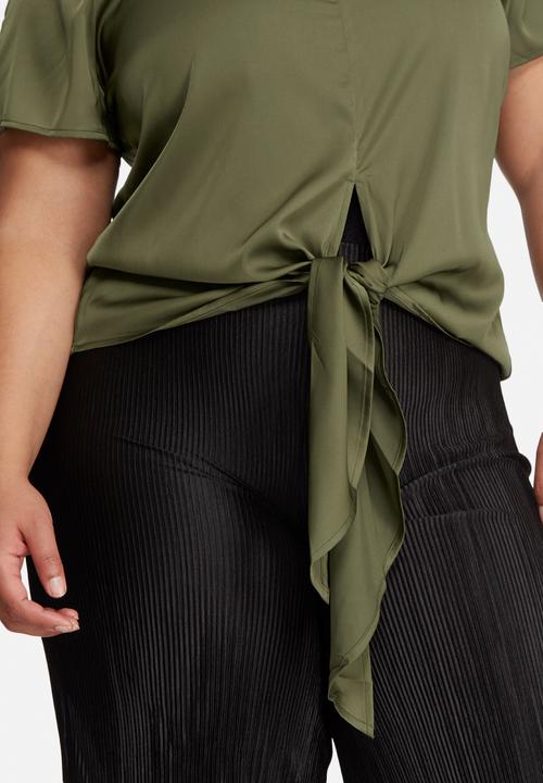 Missguided - Plus size satin tie front top