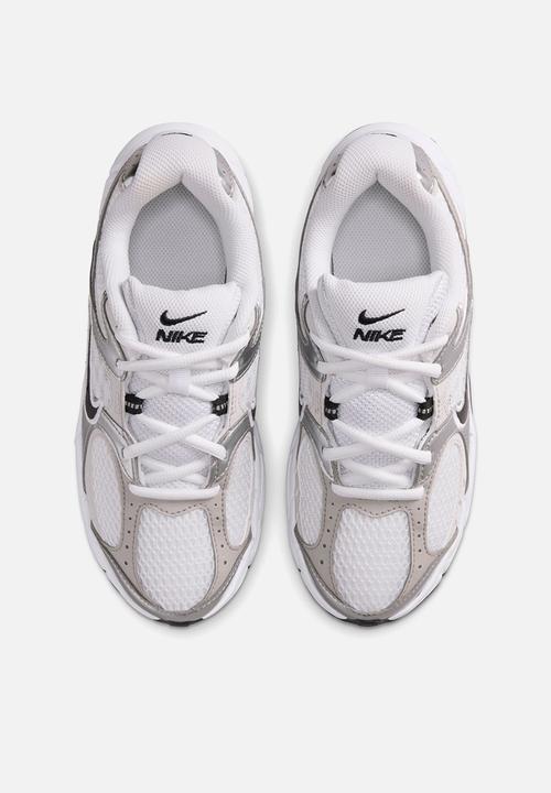 Nike - Nike V5 Rnr Grade School