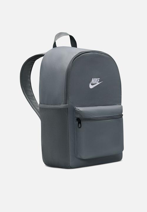 Nike - Nike Heritage 2.0Backpack (23L) - Smoke Grey/Smoke Grey/White