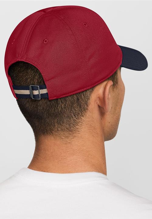 Nike - U Nk Club Cap Us Knit 26 - Tough Red/Obsidian/Sanddrift