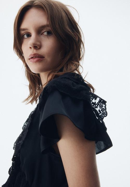H&M - Flounce-trimmed satin blouse - black