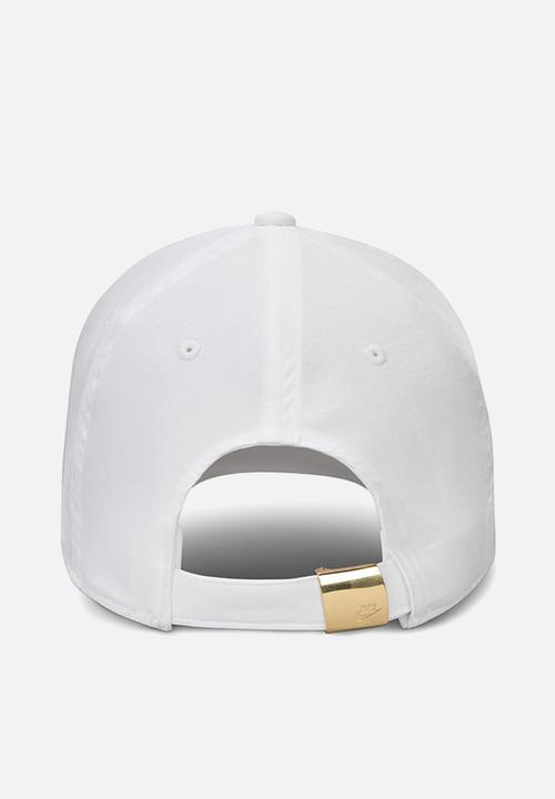 Nike - Nike Dri-Fit Clubstructured Metal Logo Cap - White/Metallic Gold