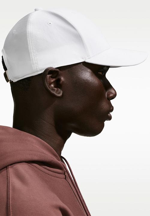 Nike - Nike Dri-Fit Clubstructured Metal Logo Cap - White/Metallic Gold