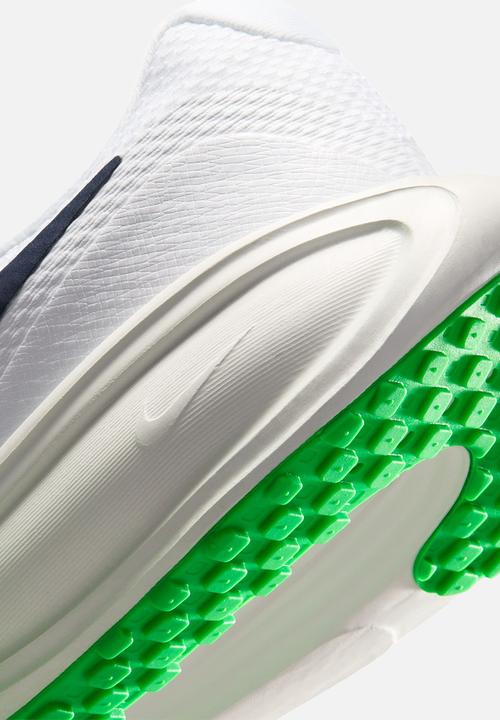 Nike - Nike Revolution 8
