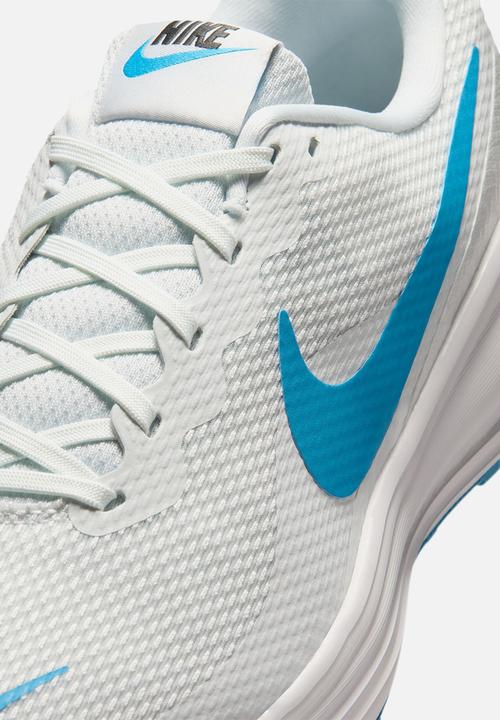 Nike - Nike Revolution 8