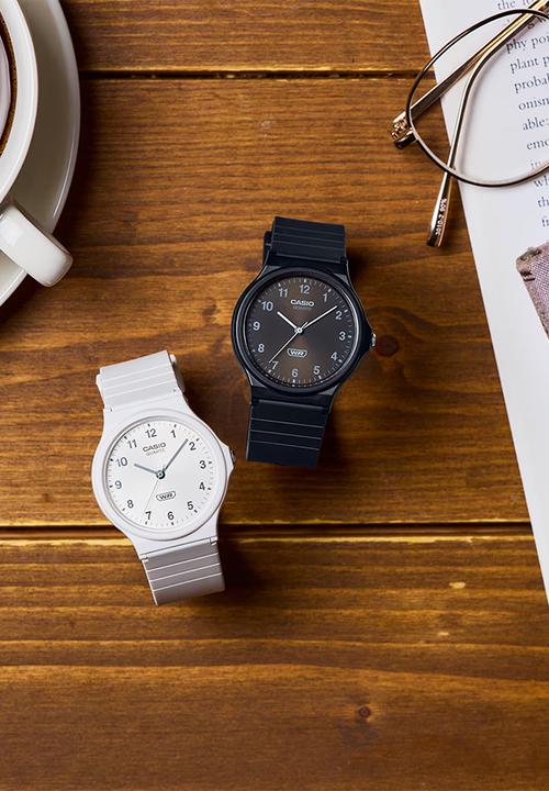 Casio - Analog Round - Black