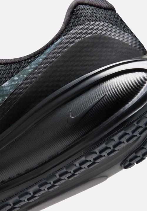 Nike - Nike Revolution 8