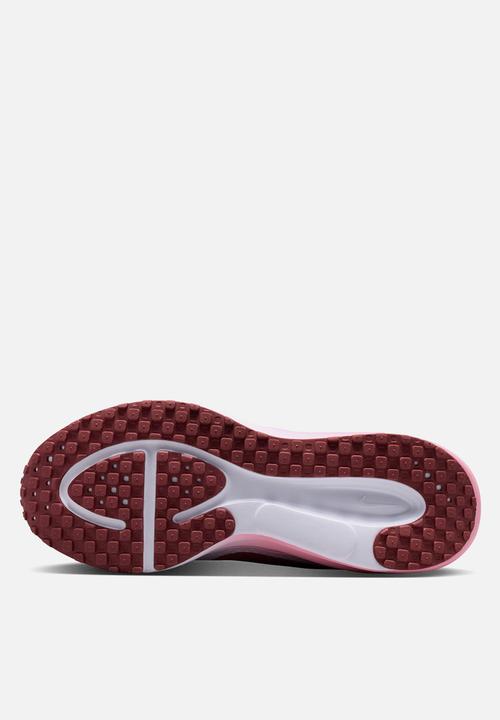 Nike - Nike Revolution 8