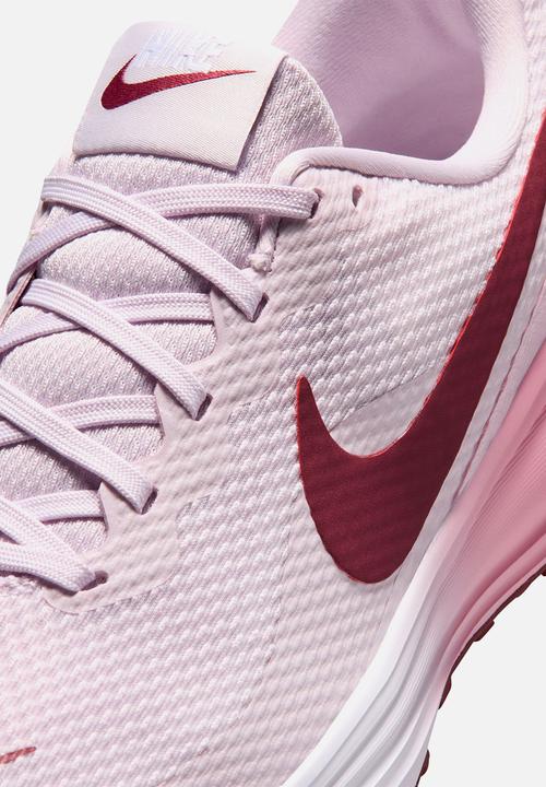 Nike - Nike Revolution 8