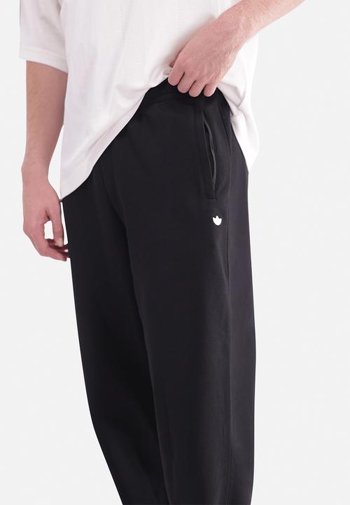 adidas Originals - Trefoil Essentials Open Hem Joggers - Black/Wht