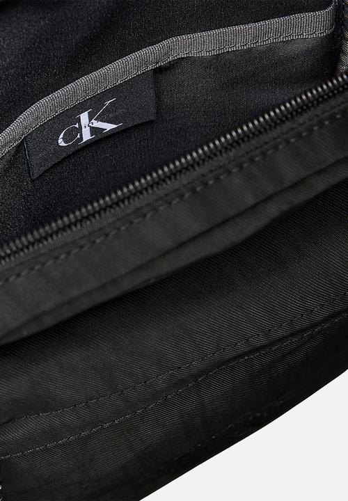 Calvin Klein - Bold Sling - Black