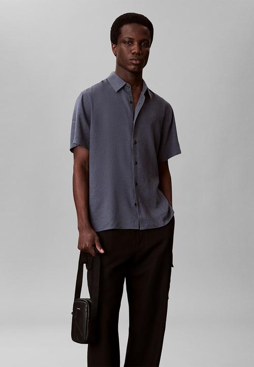 Calvin Klein - Emblem Aop Emboss Slim Reporter - Black