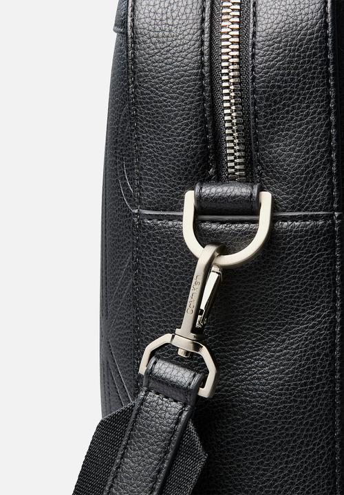 Calvin Klein - Emblem Aop Emboss Commuter - Black