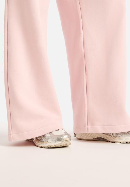 New Balance  - New Balance Trackside Brushed Fleece Pant - Pink Chalk