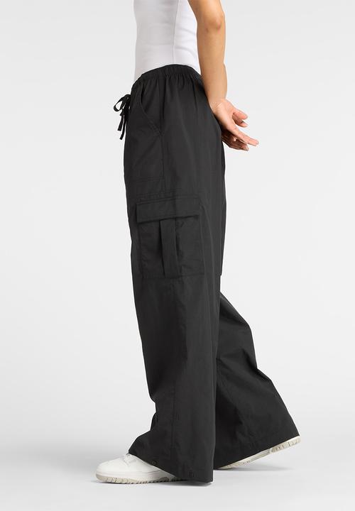 New Balance  - NB Athletics Cargo Pant - Black