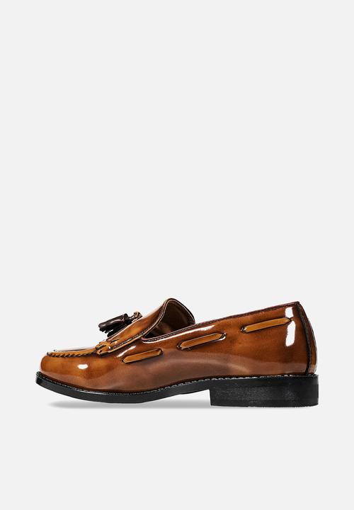 PC - Hi Shine Tassel with Fringe Slip on - Tan