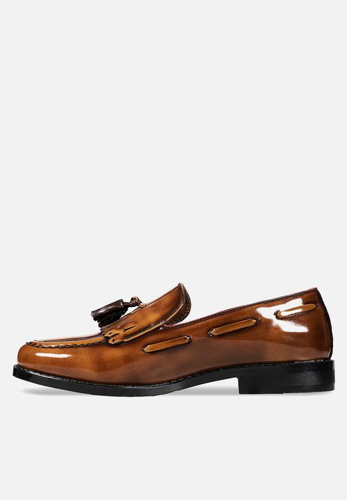 PC - Hi Shine Tassel with Fringe Slip on - Tan