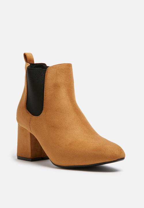 dailyfriday - Heeled Chelsea