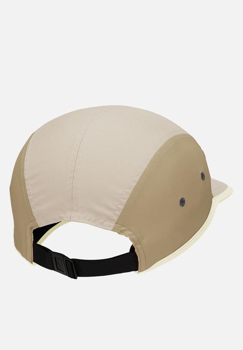 Nike - Nike Flydri-Fit Unstructured Swoosh Cap - Lt Orewood Brn/Anthracite/Black