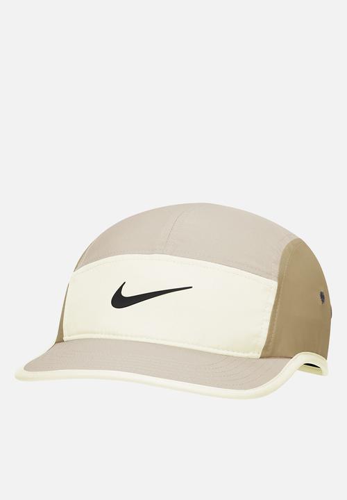 Nike - Nike Flydri-Fit Unstructured Swoosh Cap - Lt Orewood Brn/Anthracite/Black