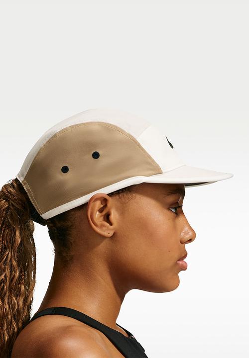 Nike - Nike Flydri-Fit Unstructured Swoosh Cap - Lt Orewood Brn/Anthracite/Black