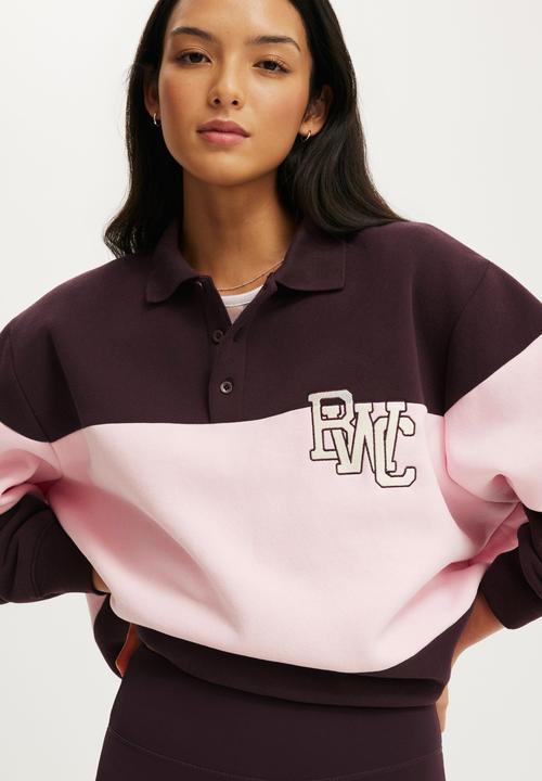 Cotton On - Plush Graphic Rugby Sweatshirt - Italian Plum/Bwc