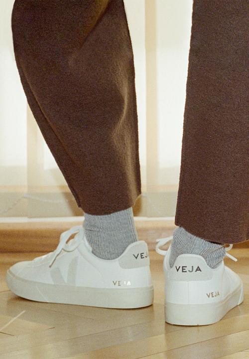 VEJA - Campo- Extra White Natural Suede