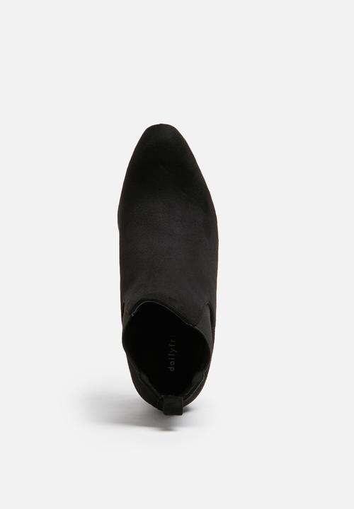 dailyfriday - Heeled Chelsea