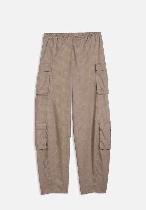 PUMA - Ess Relaxed Barrel Ripstop Cargo Slouchy Pants - Mouse Gray