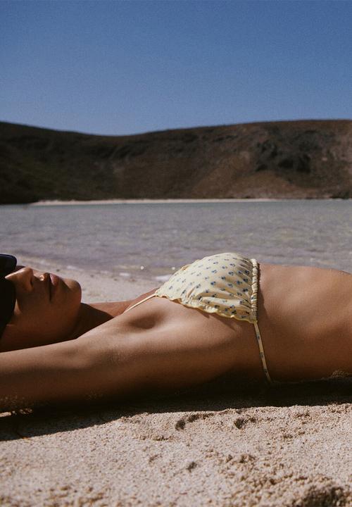 MANGO - Bikini top hidra - light/pastel yellow