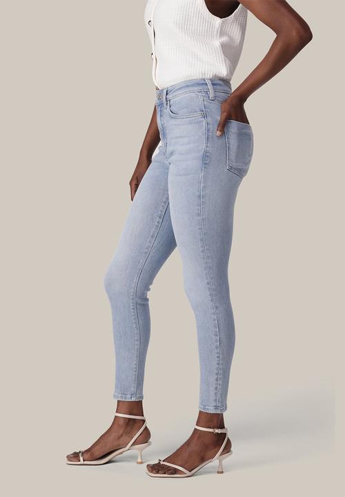Forever New - Nala mid-rise skinny jeans in light wash