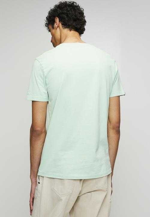 Superdry. - Essential Logo Emb Tee - Cameo Green/Red