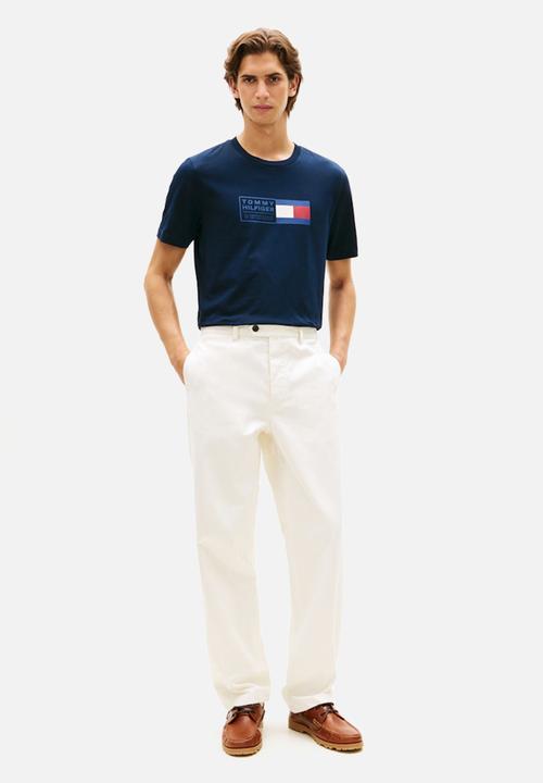 Tommy Hilfiger - BRAND LOVE TEXT BOX TEE - Desert Sky