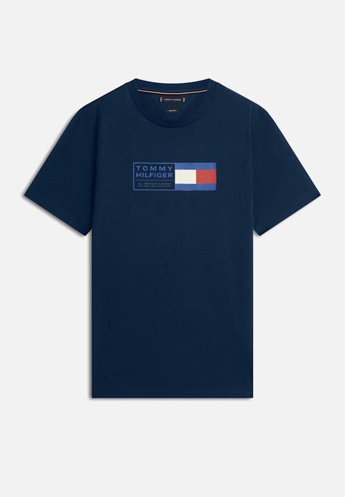 Tommy Hilfiger - BRAND LOVE TEXT BOX TEE - Desert Sky