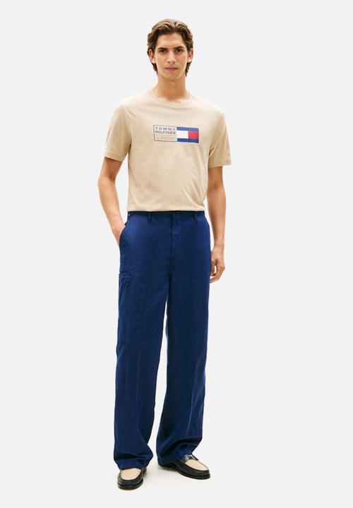Tommy Hilfiger - BRAND LOVE TEXT BOX TEE - Sandalwood